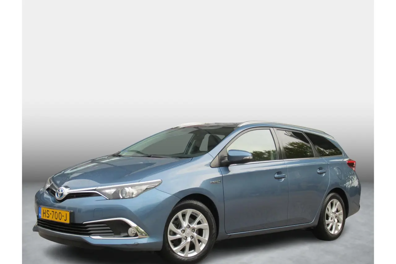 Toyota Auris Touring Sports 1.8 Hybrid Dynamic Navi Panoramadak 2015, foto 1