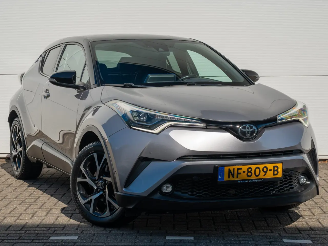 Toyota C-HR 1.2 Bi-Tone Plus 2017, foto 1