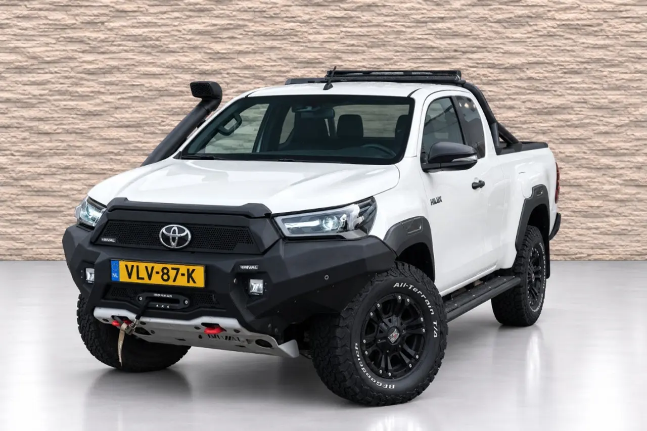 Toyota Hilux 2.8 D-4D 4WD Automaat Invincible 2021, foto 1