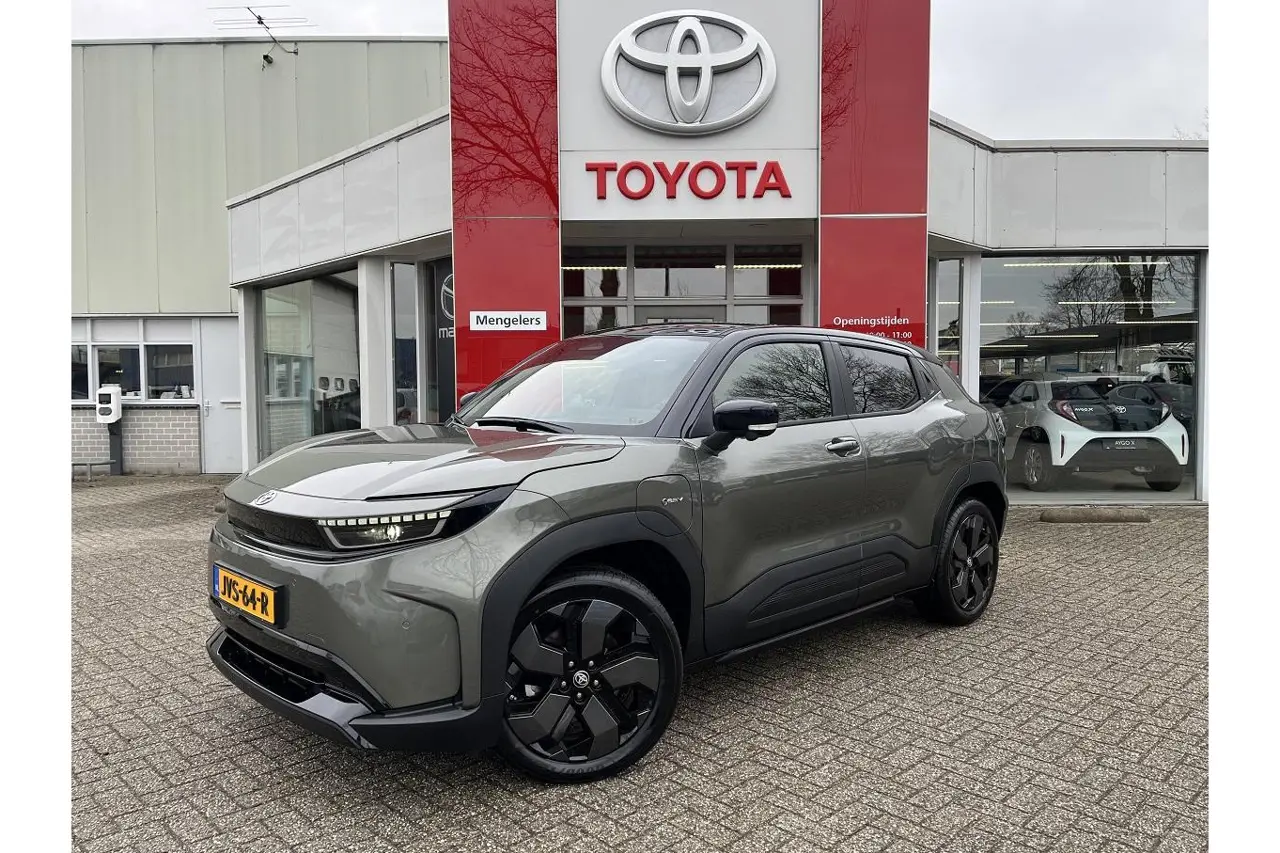 Toyota Urban Cruiser Executive 61 kWh 2026, foto 1