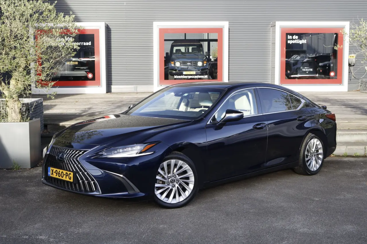 Lexus ES 300H President Line 2024, foto 1
