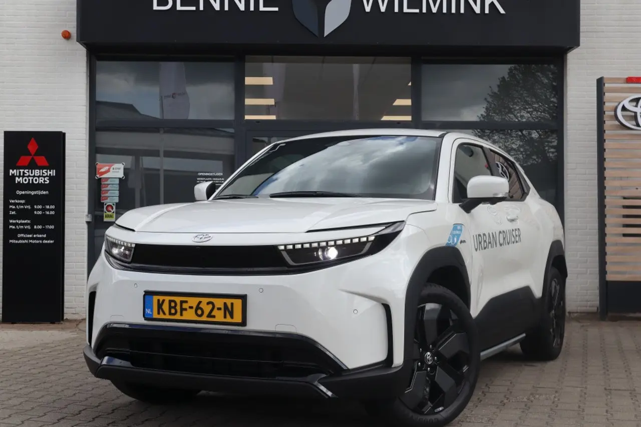 Toyota Urban Cruiser Executive 61 kWh 2026, foto 1