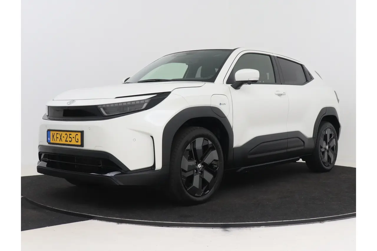 Toyota Urban Cruiser Executive 61 kWh 2026, foto 1