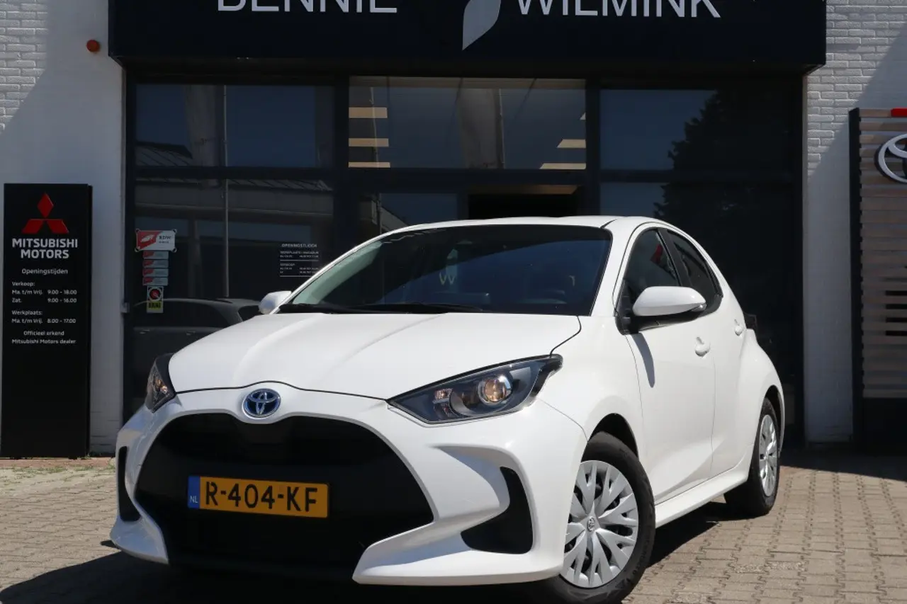 Toyota Yaris 1.5 Hybrid Active 2022, foto 1