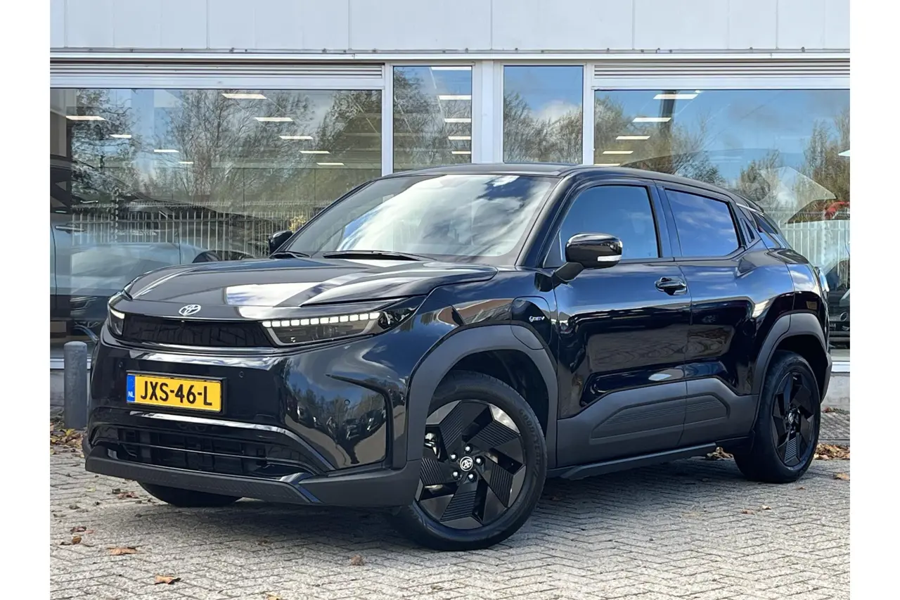 Toyota Urban Cruiser Dynamic 61 kWh 2026, foto 1