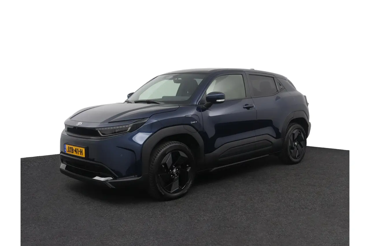 Toyota Urban Cruiser Dynamic 61 kWh 2026, photo 1
