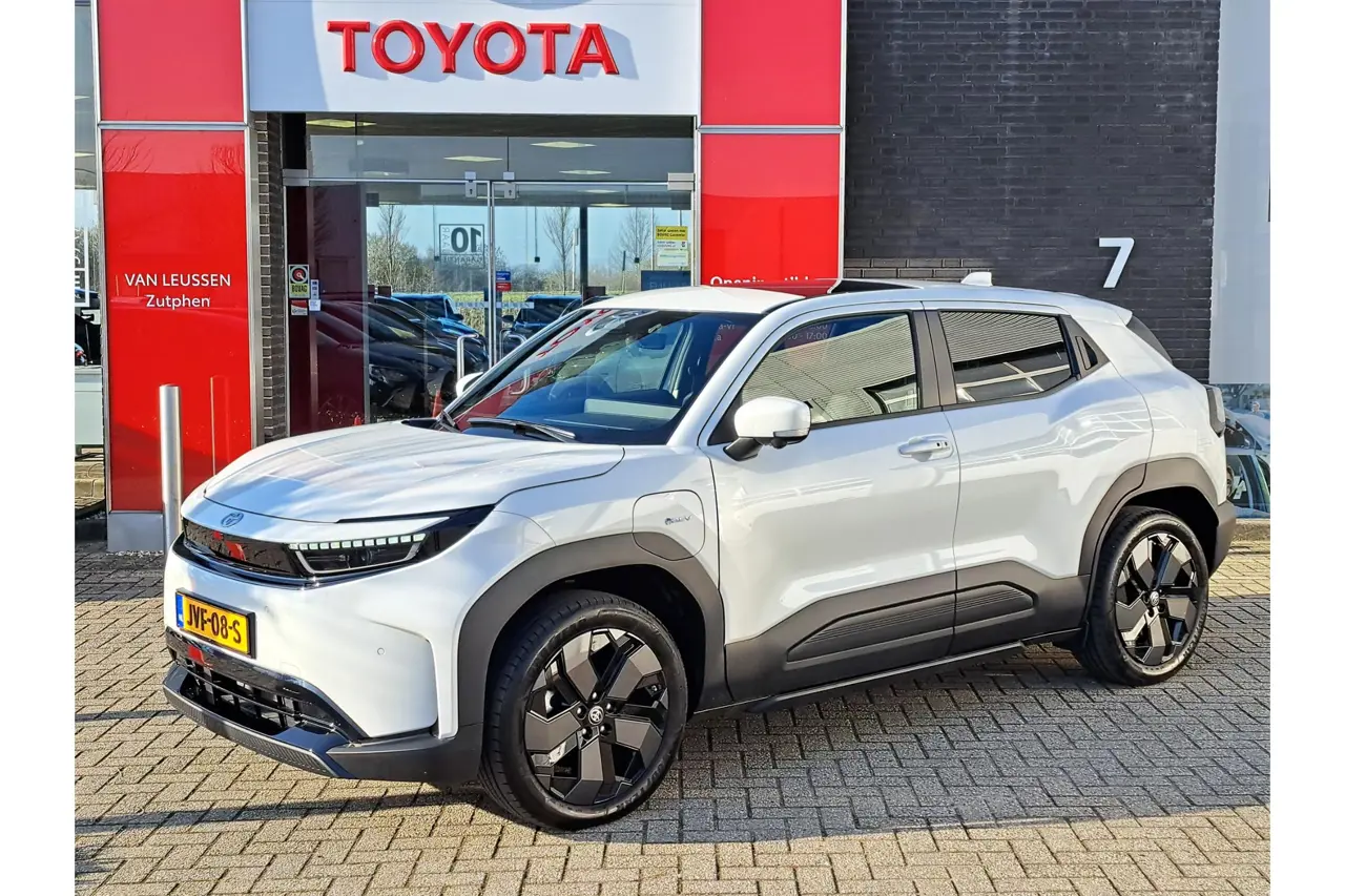 Toyota Urban Cruiser Executive 61Kwh 2026, foto 1