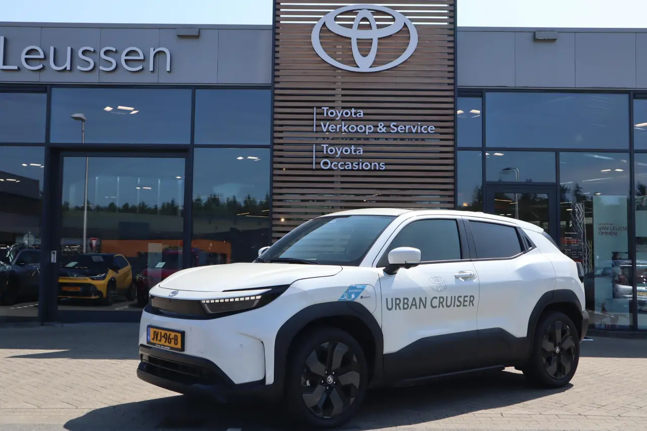 Toyota Urban Cruiser Executive 61Kwh 2026, foto 1