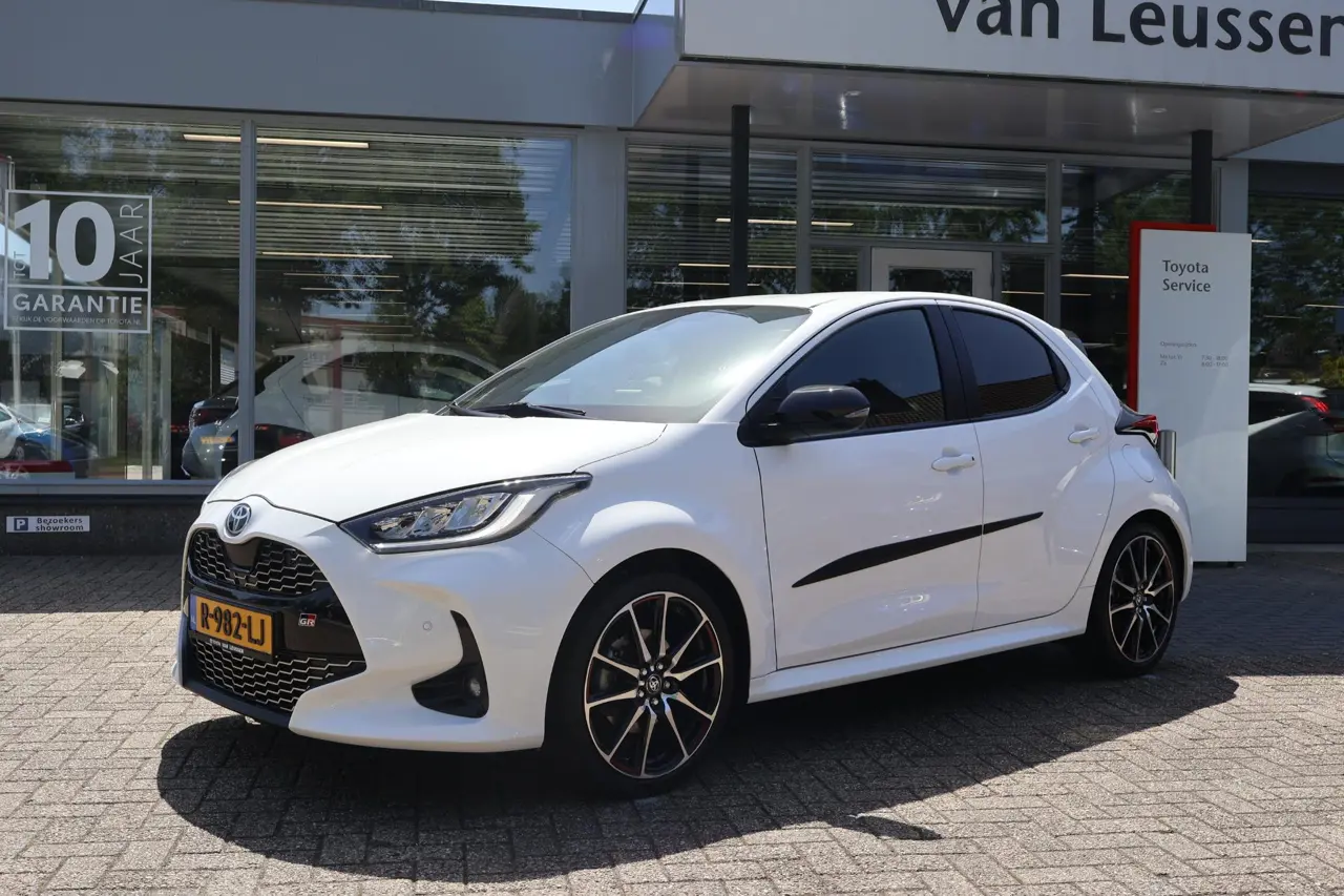 Toyota Yaris 1.5 Hybrid Gr-Sport 2022, photo 1