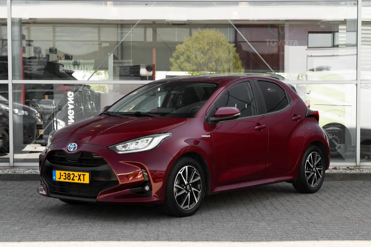 Toyota Yaris 1.5 Hybrid Business Plus 2020, foto 1