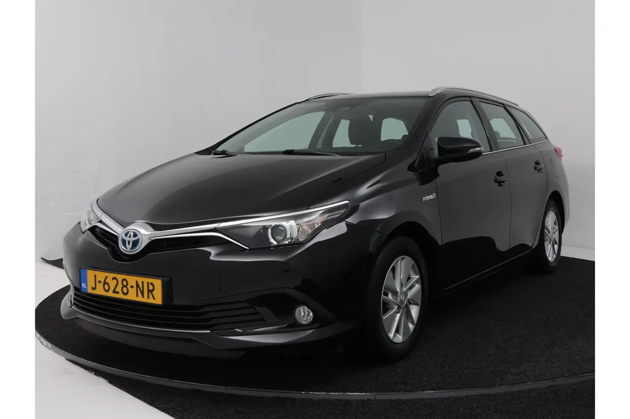 Toyota Auris 1.8 Hybrid Dynamic 2018, photo 1