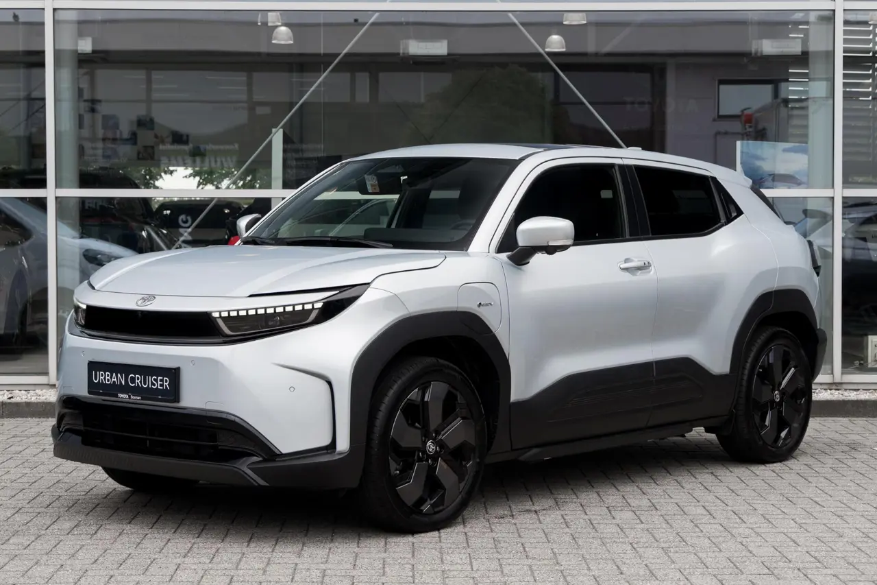Toyota Urban Cruiser Executive 61 kWh 2026, foto 1
