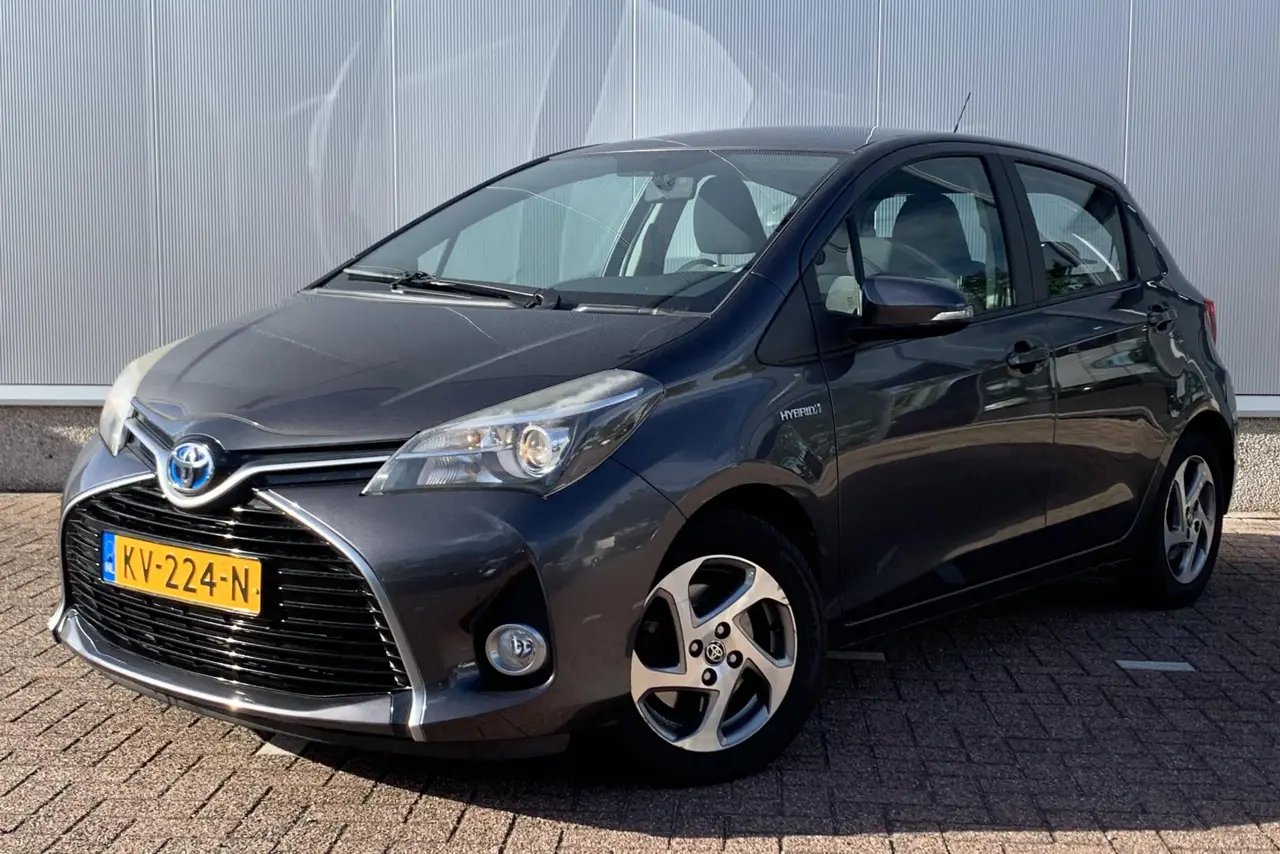 Toyota Yaris 1.5 Hybrid Lease Bi-Tone 2016, foto 1