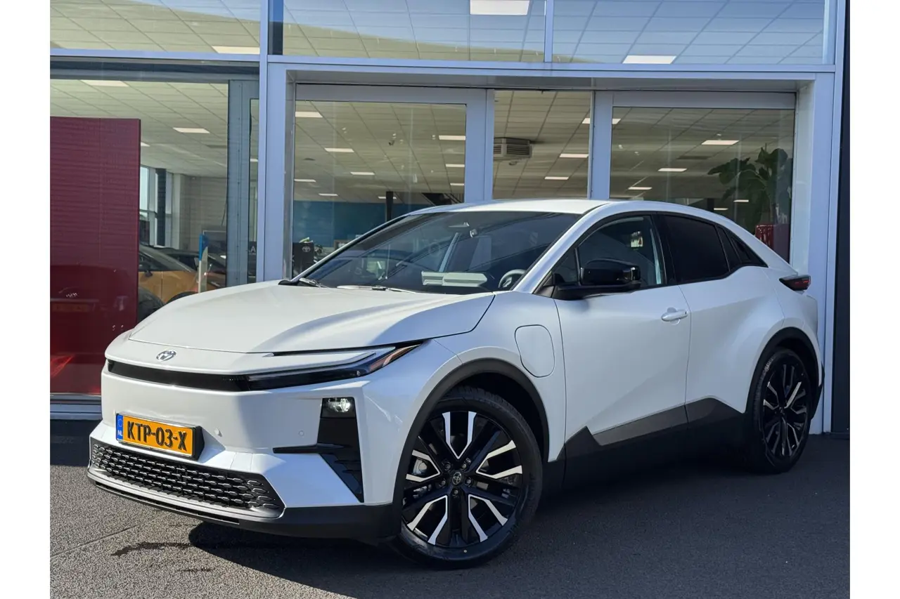 Toyota C-HR First Edition 77 kWh 2026, photo 1