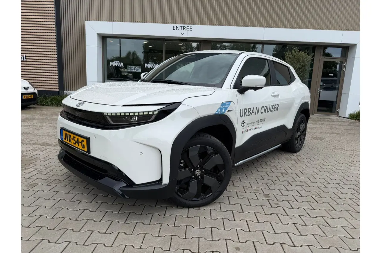 Toyota Urban Cruiser Executive 61 kWh 2026, foto 1