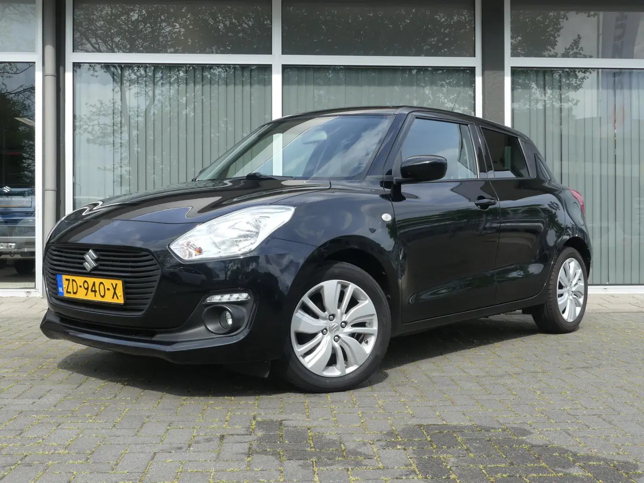 Suzuki Swift 1.2 Select 2019, foto 1