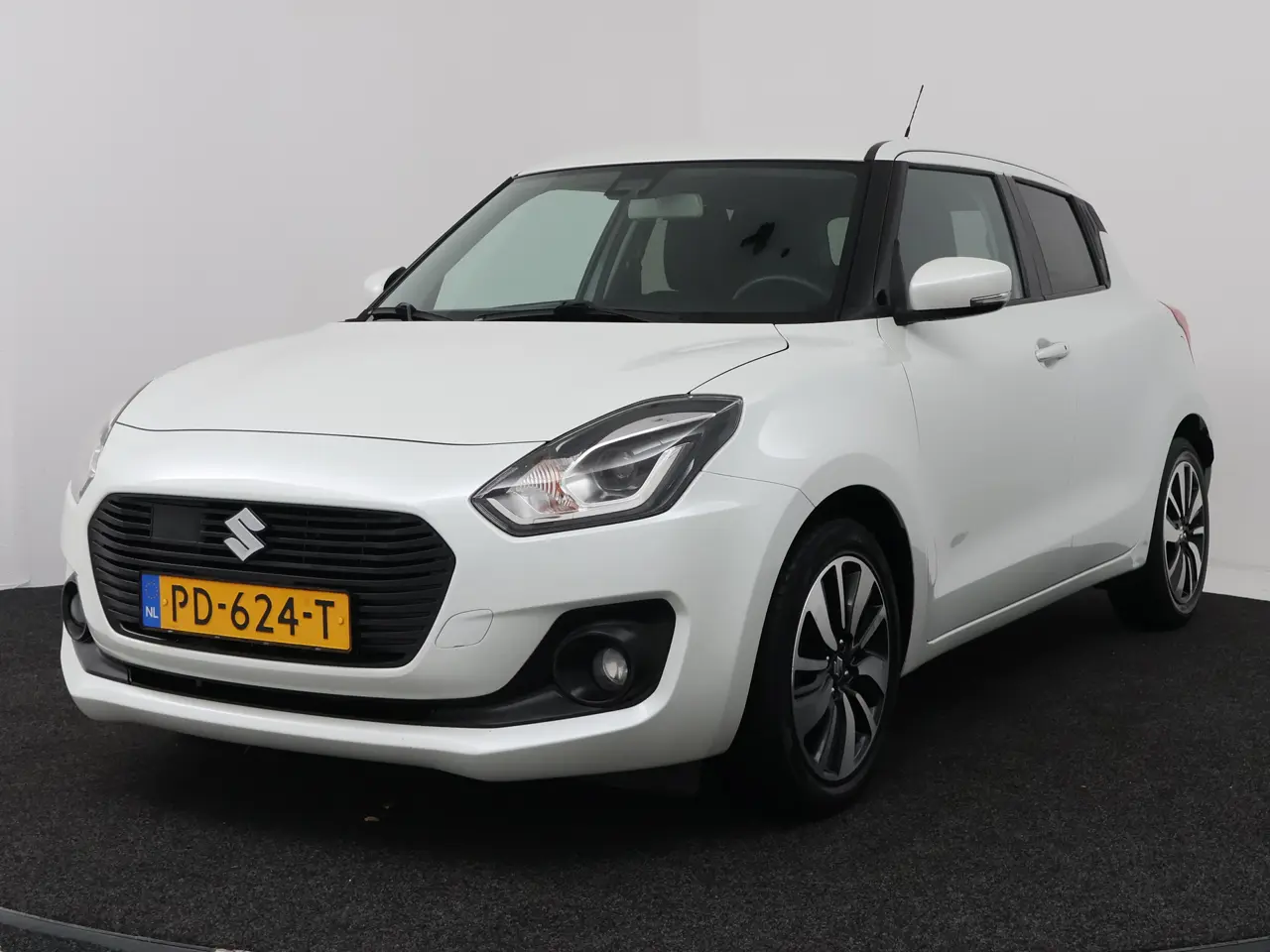 Suzuki Swift 1.2 Stijl Smart Hybrid 2017, photo 1