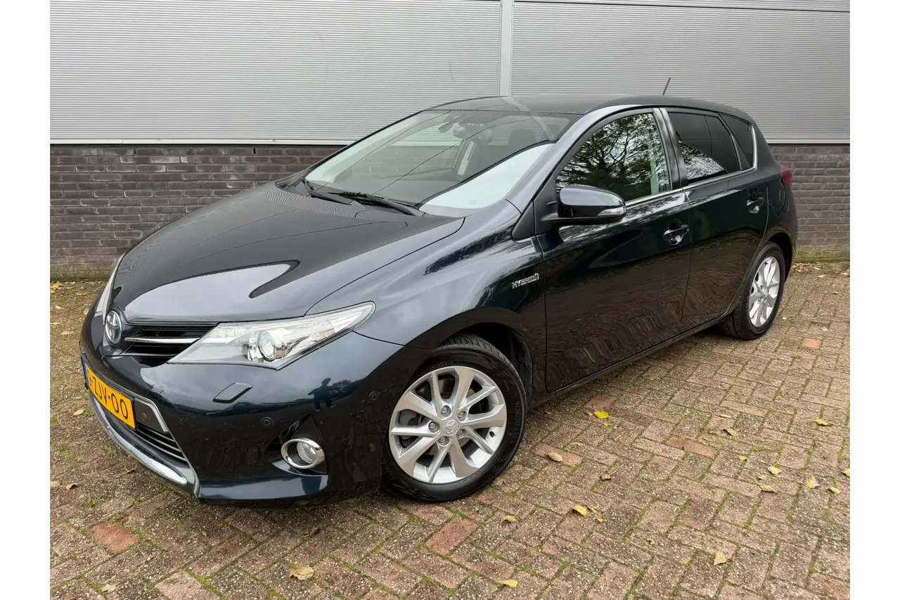 Toyota Auris 1.8 Hybrid Lease+ Met Panaramadak 2015, foto 1