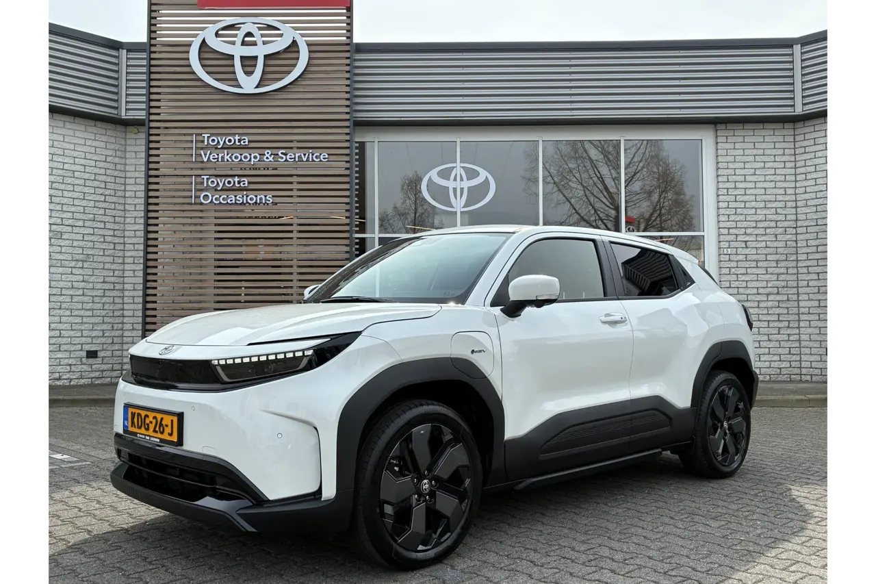 Toyota Urban Cruiser Executive 61 kWh 2026, foto 1