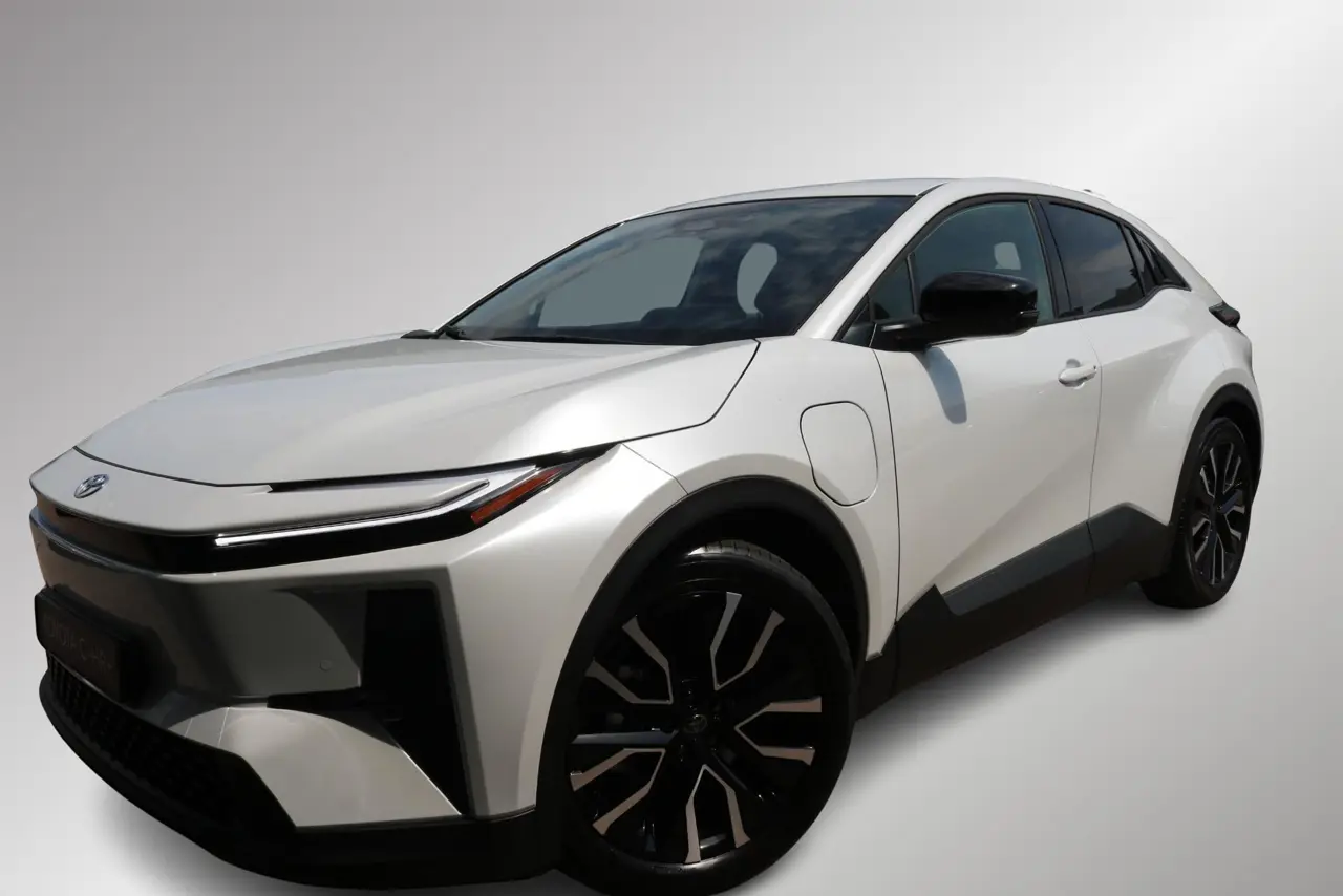 Toyota C-HR First Edition 77 kWh 2026, photo 1
