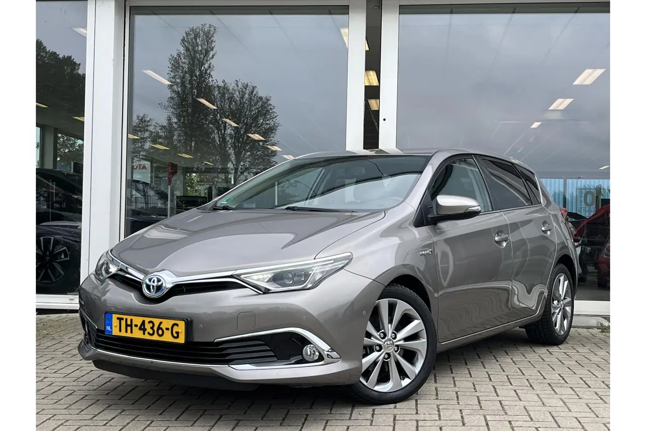 Toyota Auris 1.8 Hybrid Executive 2016, foto 1