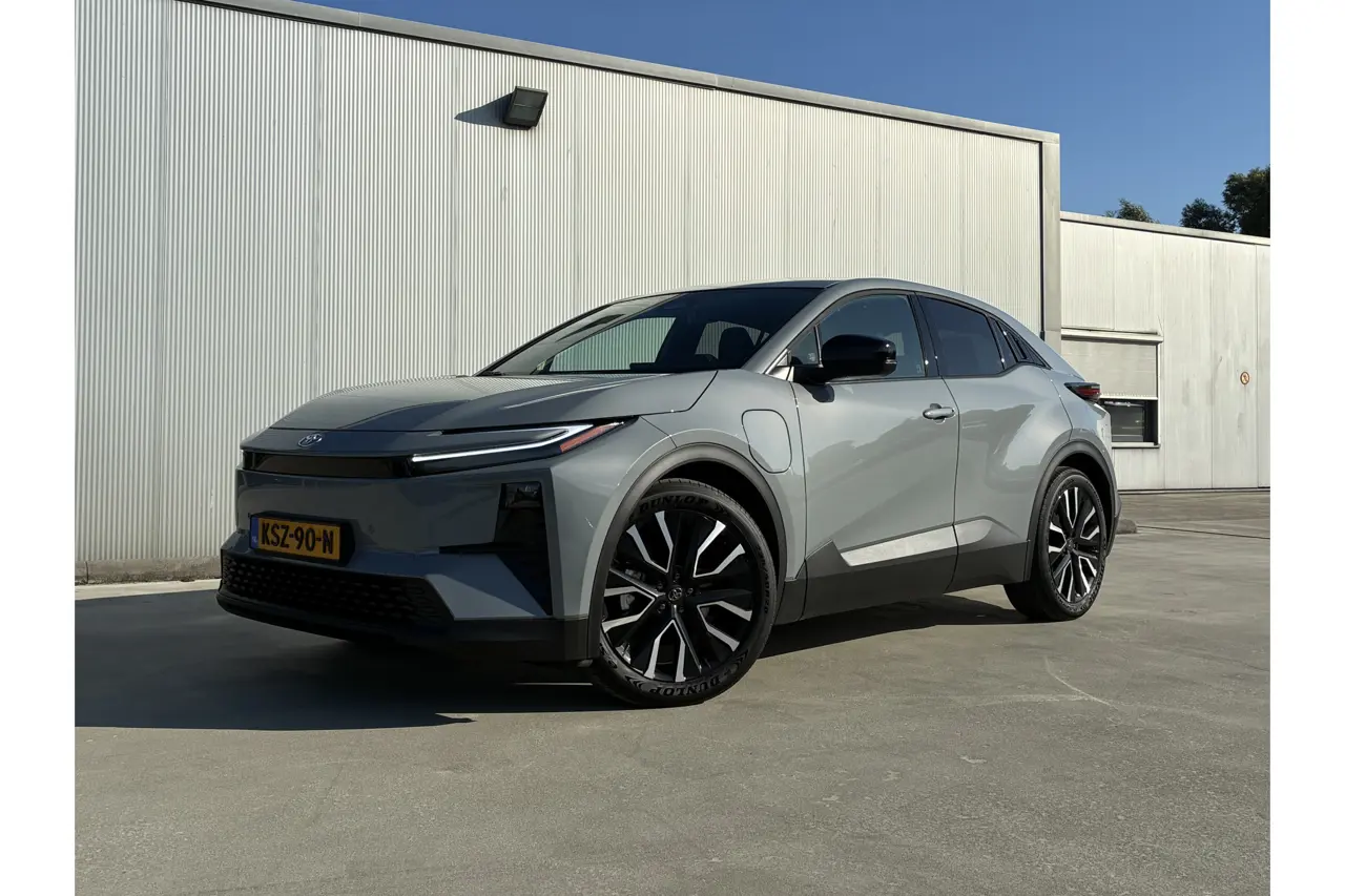 Toyota C-HR First Edition 77 kWh 2026, foto 1