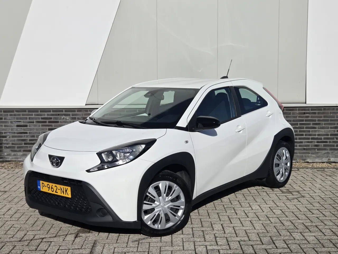 Toyota Aygo X 1.0 VVT-i Mt Play Airco Ad. Cruise Achteruitrijcamera Apple 2022, foto 1