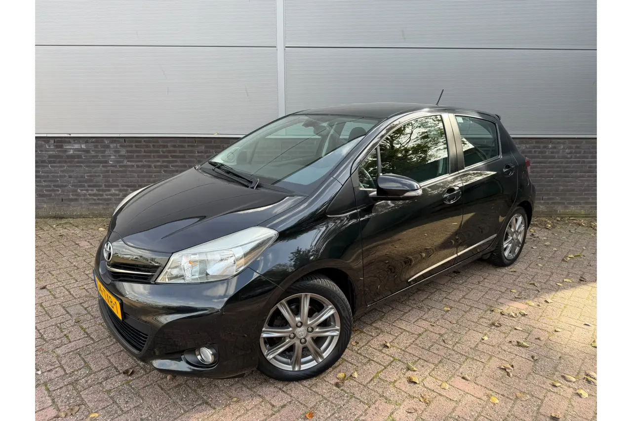 Toyota Yaris 1.3 VVT-i Dynamic Met Trekhaak 2012, foto 1