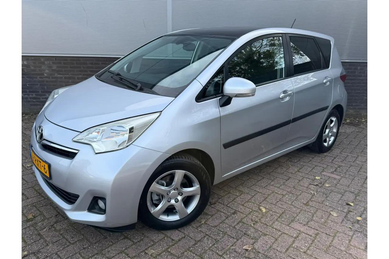 Toyota Verso-S 1.3 VVT-i Dynamic 2011, foto 1