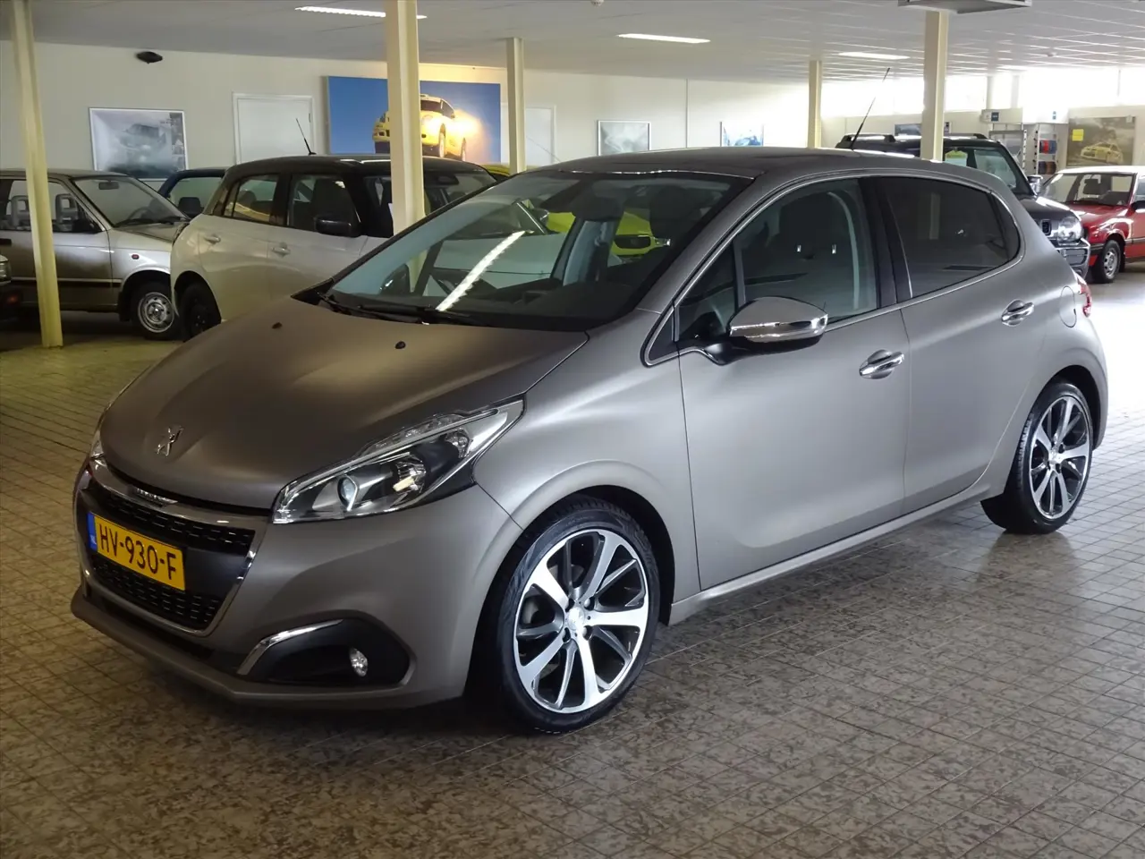 Peugeot 208 1.2 Puretech 110Pk 5D Première, Nieuwe Distr.Riem, Ice Grey Textuurlak 2016, foto 1