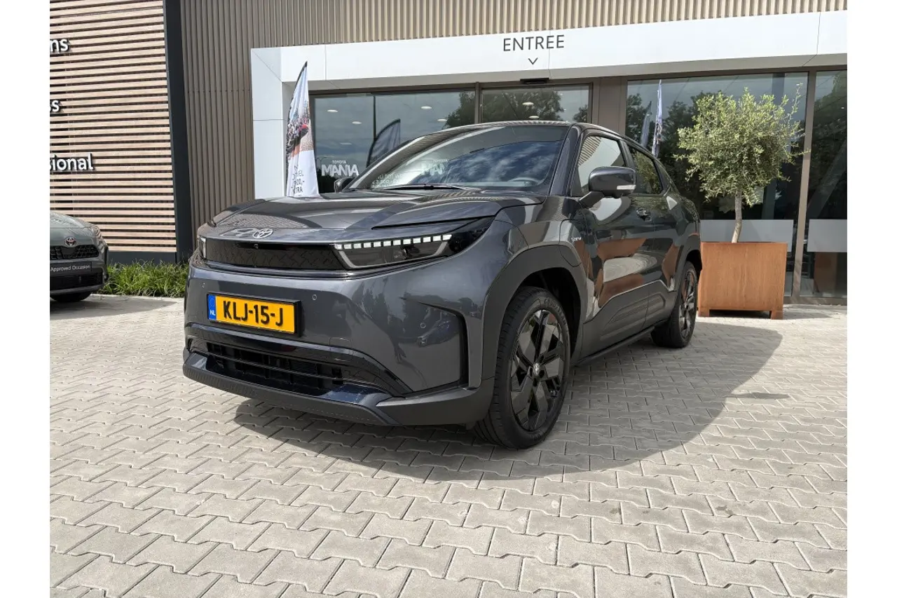 Toyota Urban Cruiser Executive 61 kWh 2026, foto 1