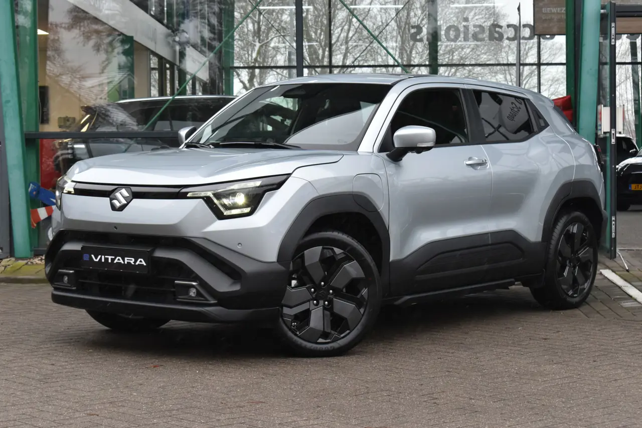 Suzuki e Vitara Style 61 kWh 2025, foto 1