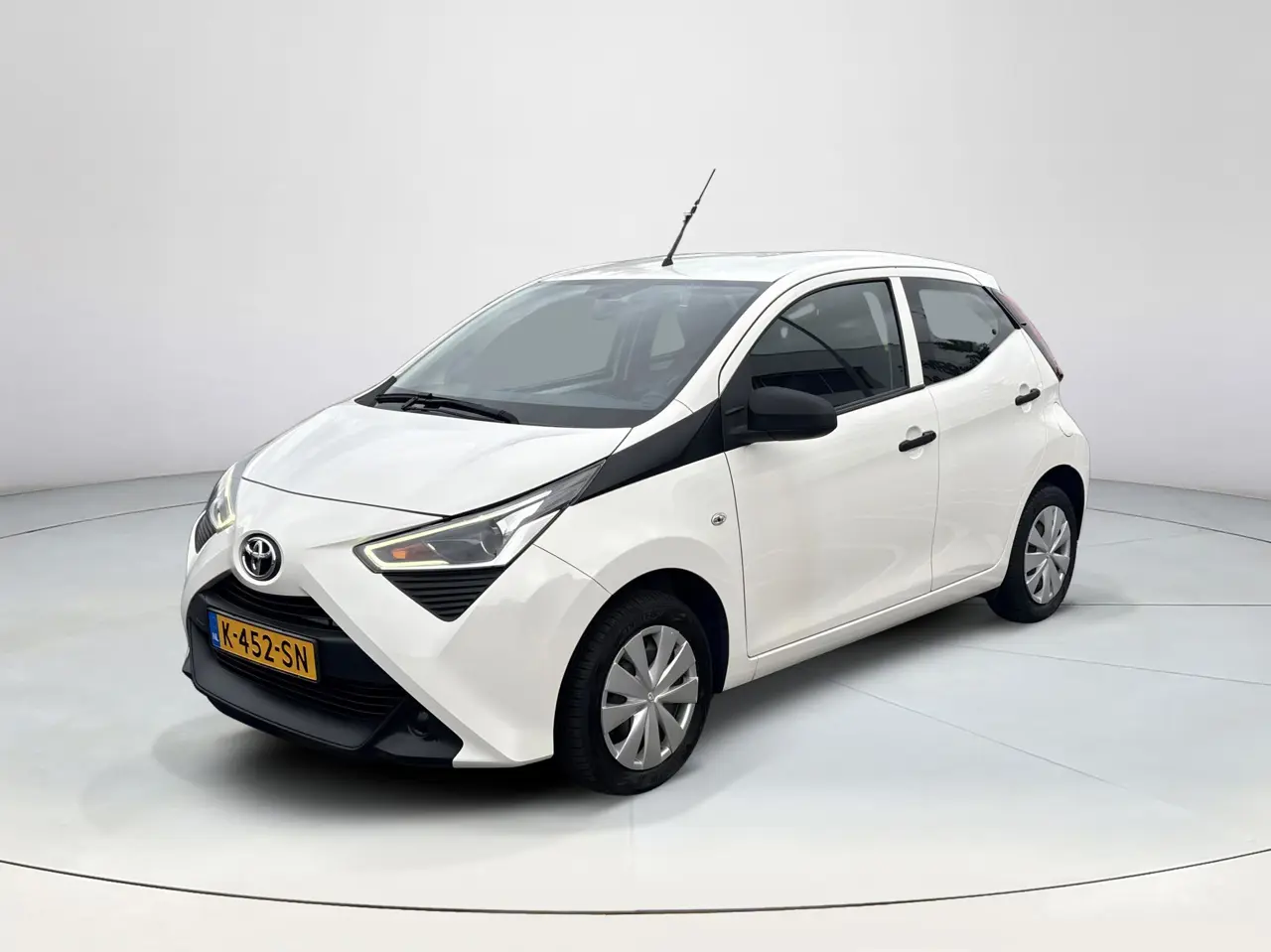 Toyota Aygo 1.0 VVT-i X-Fun 2021, foto 1