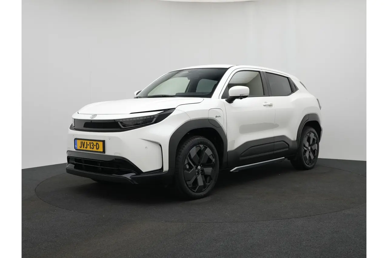 Toyota Urban Cruiser Executive 61 kWh 2026, foto 1