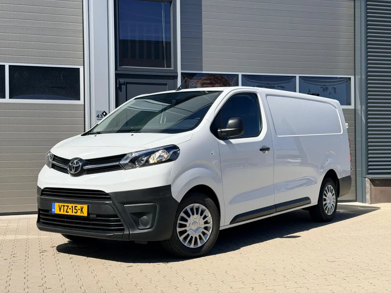 Toyota ProAce Long Worker 2.0 D-4D 145Pk Live L2 2023, foto 1