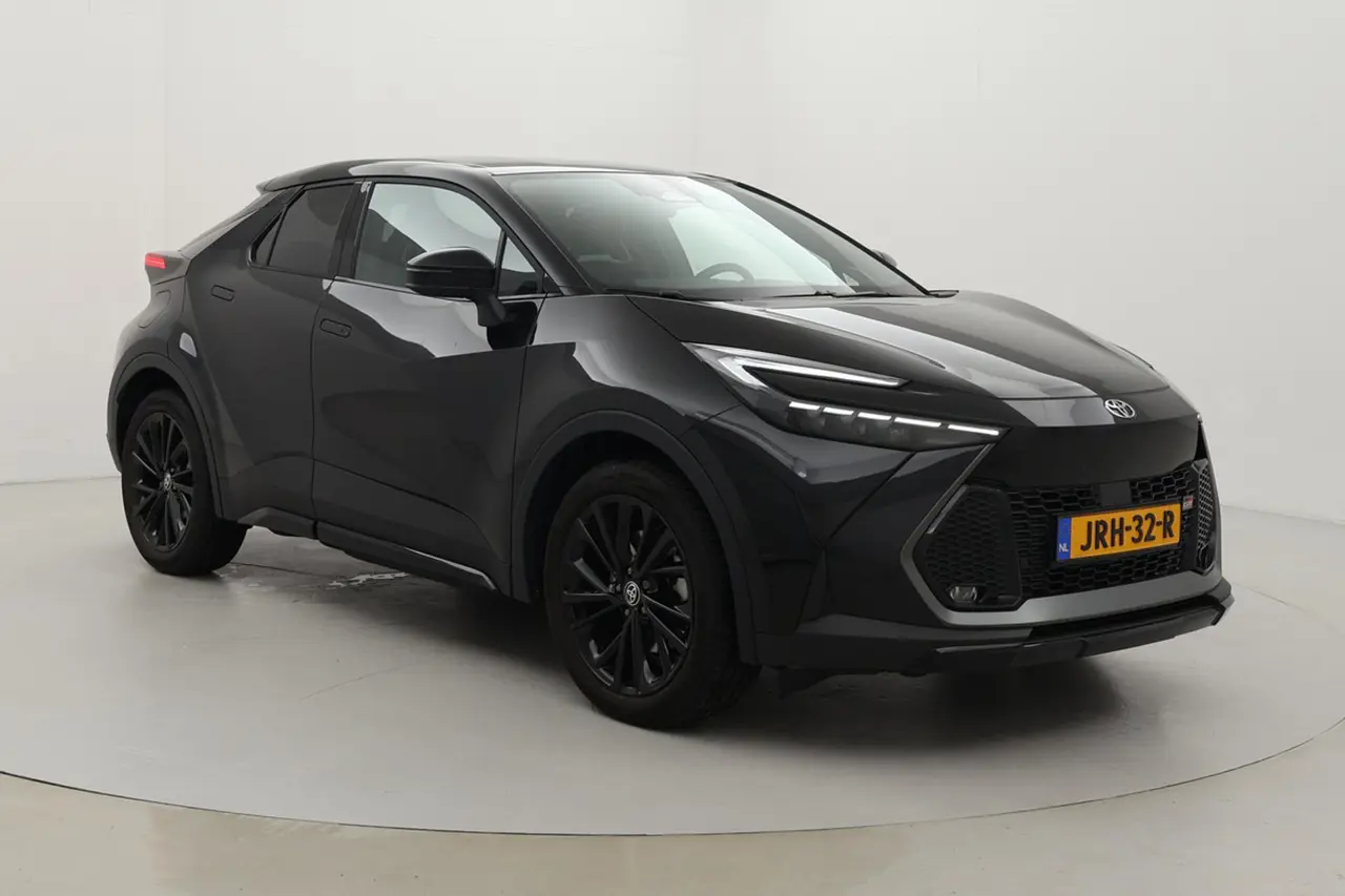 Toyota C-HR 2.0 Plug-In Hybrid 220 Black Edition 2026, foto 1