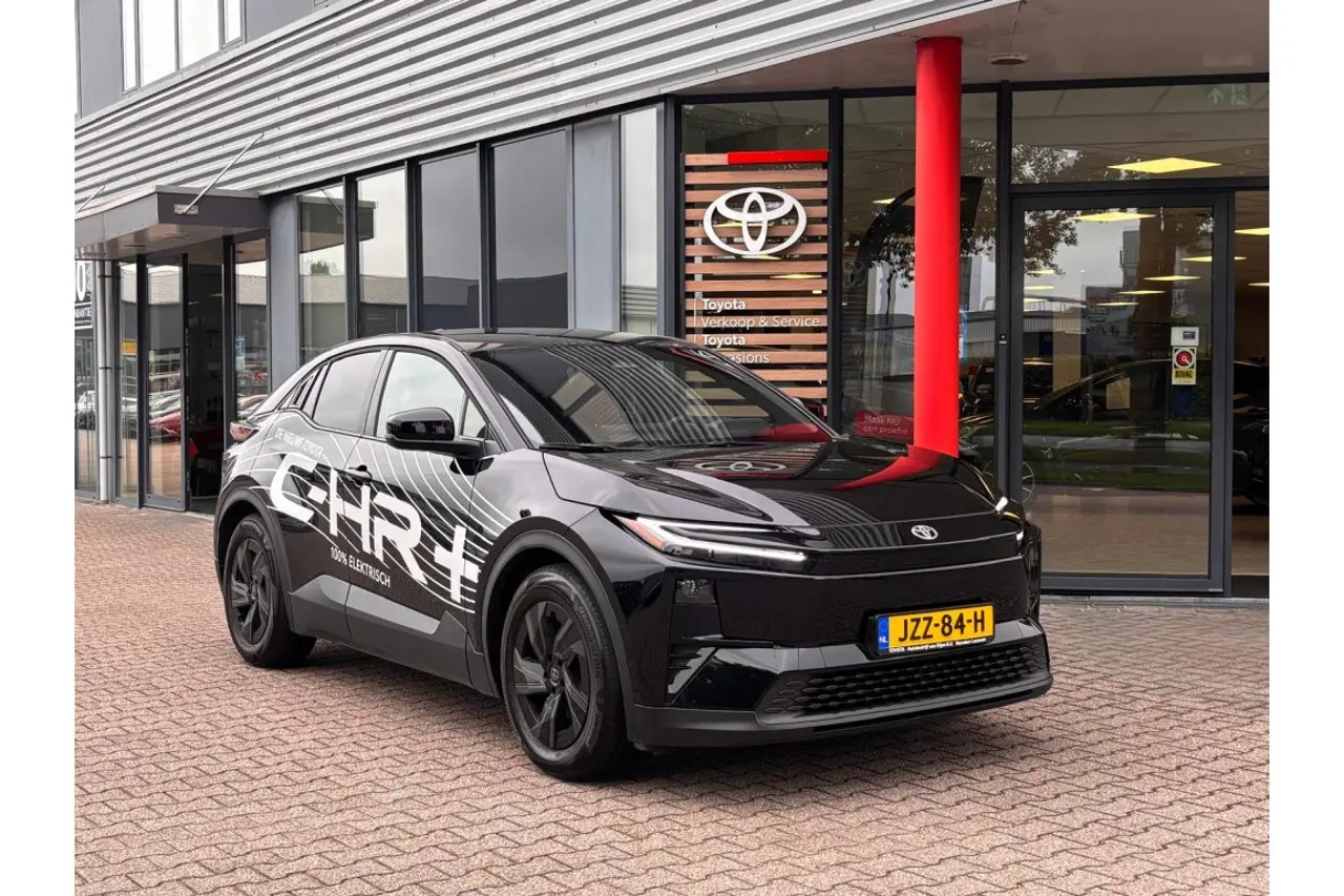Toyota C-HR First Edition 77 kWh 2026, foto 1