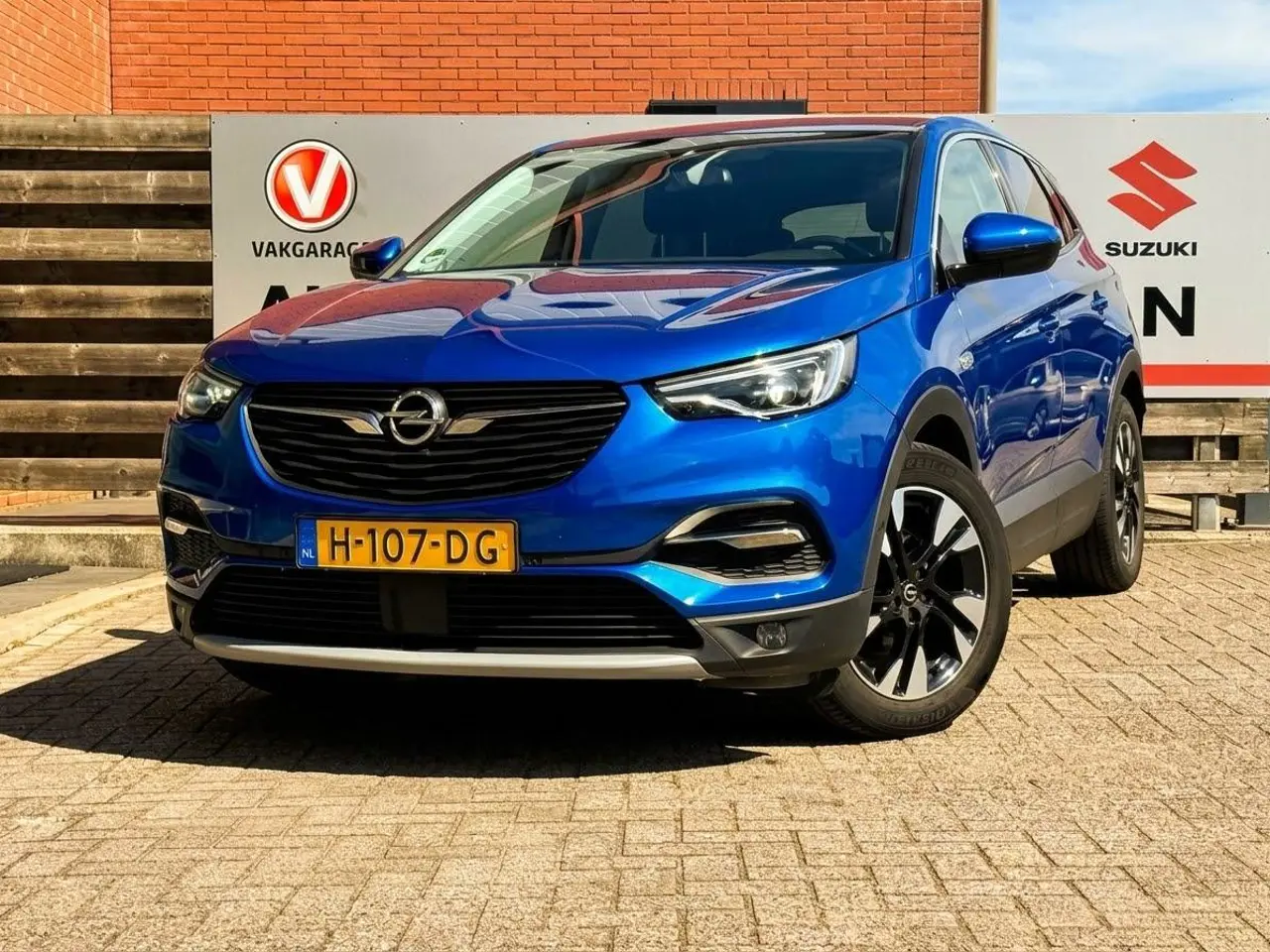 Opel Grandland X 1.2 Turbo Business Executive 2020, foto 1