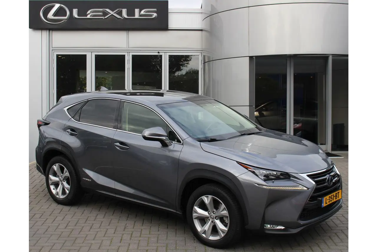 Lexus NX 300H AWD Executive Line 2017, foto 1