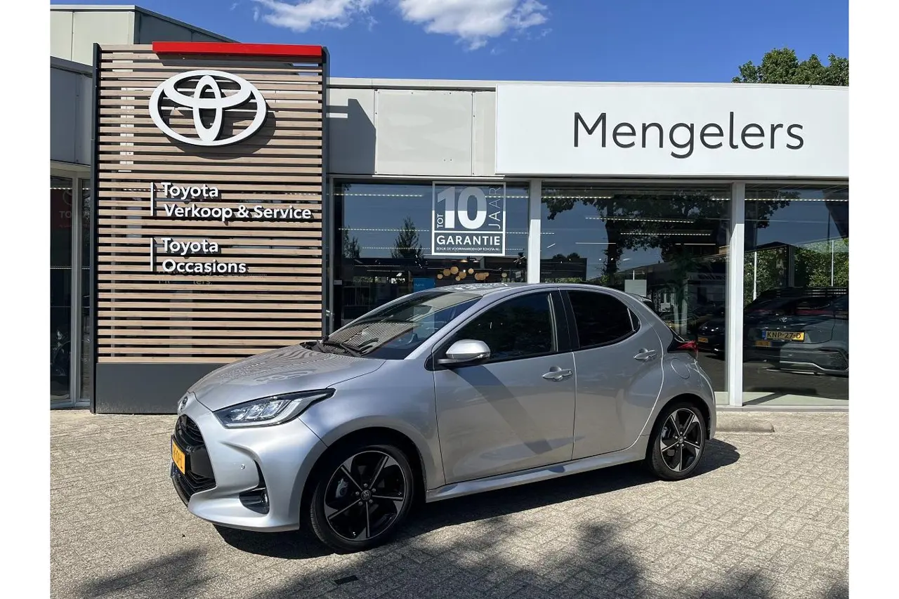 Toyota Yaris 1.5 H 130 Executive 2025, foto 1