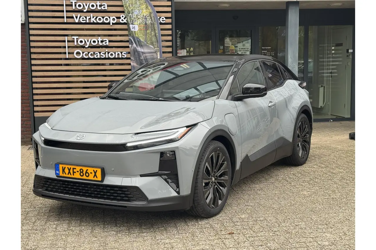 Toyota C-HR Executive AWD 77 kWh 2026, foto 1