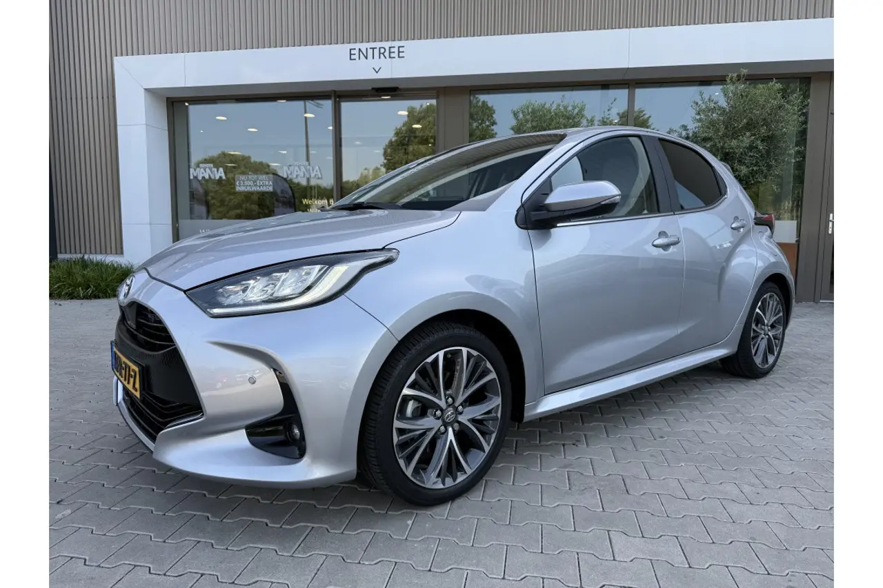 Toyota Yaris 1.5 Hybrid Executive 2022, foto 1