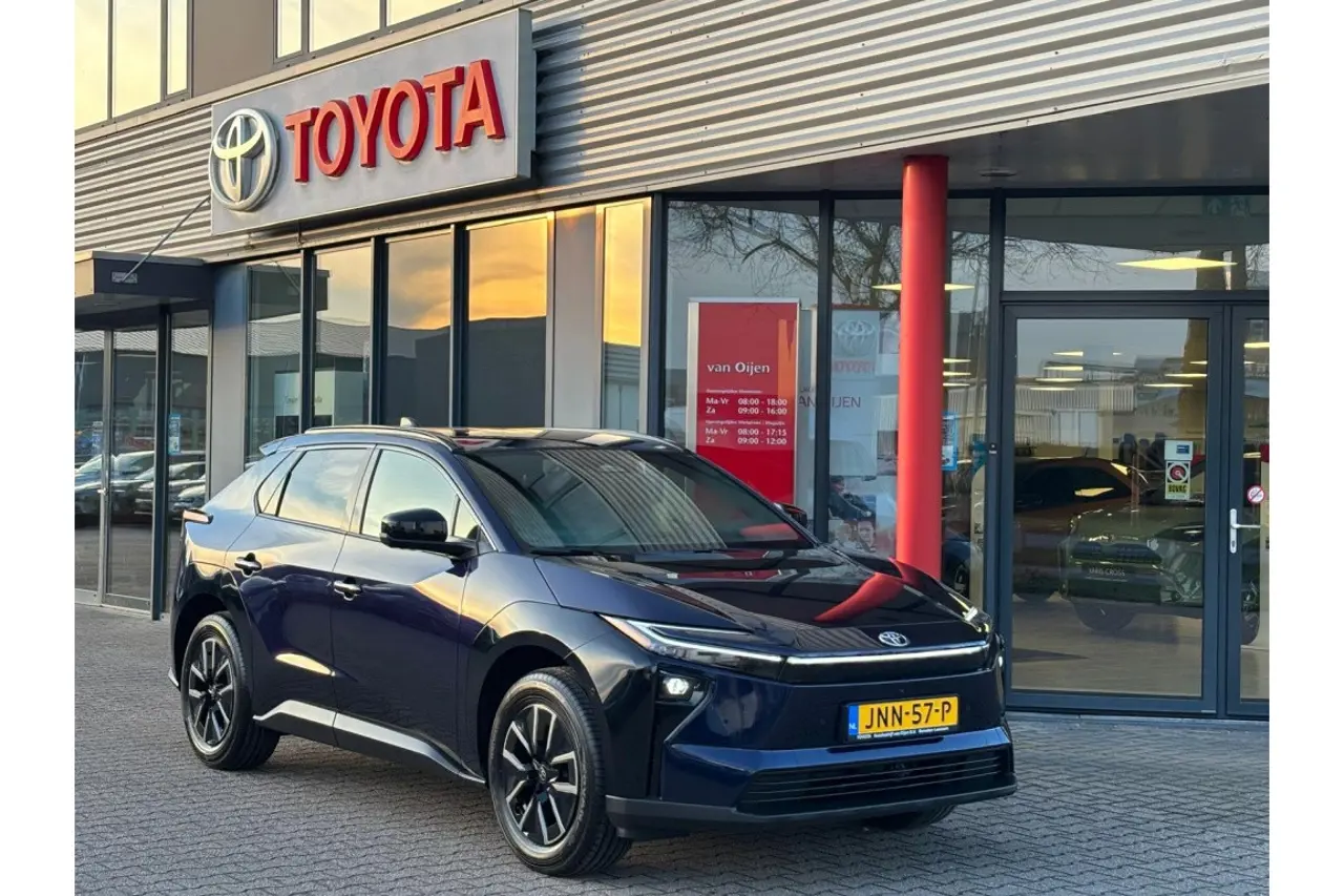 Toyota bZ4X Executive 73 kWh 2025, foto 1