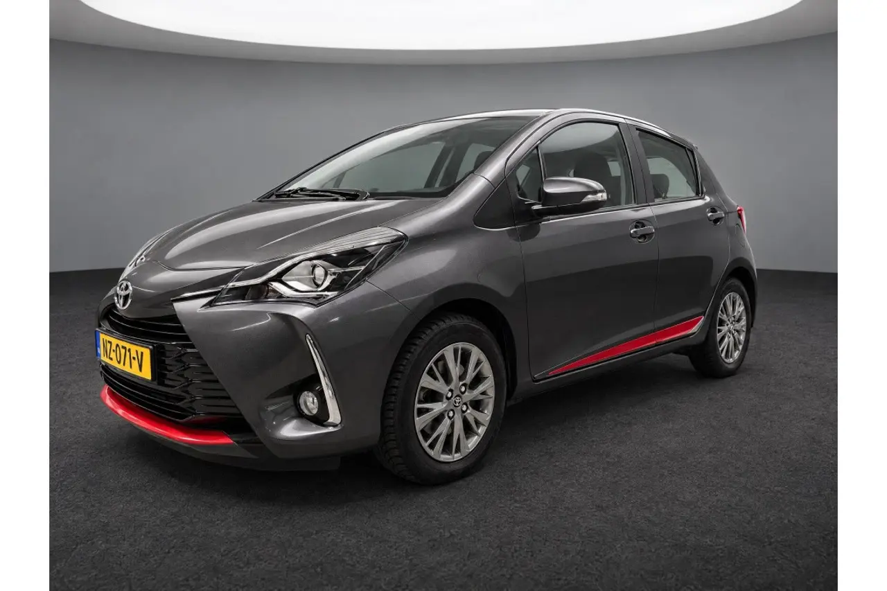 Toyota Yaris 1.5 VVT-i Design Red 2017, foto 1