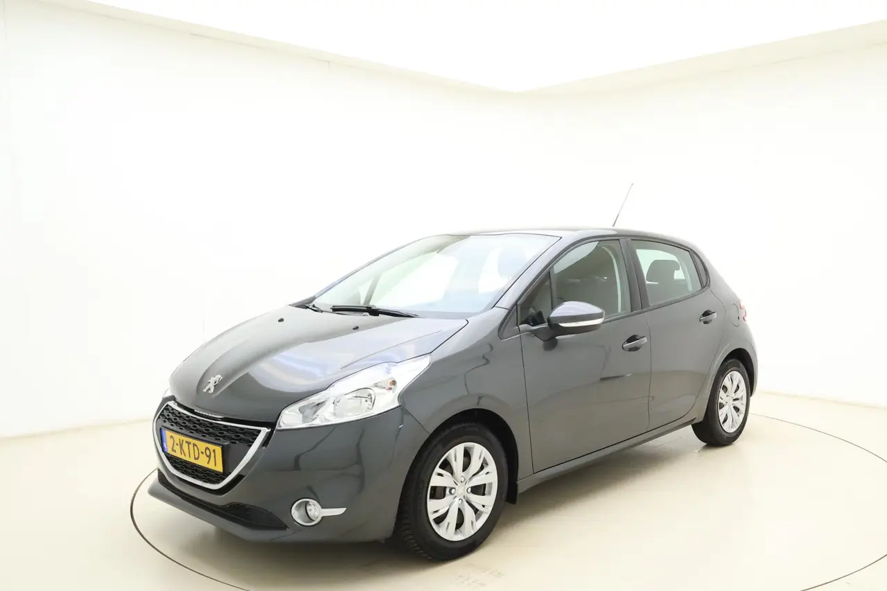 Peugeot 208 1.2 Vti Envy 2013, foto 1