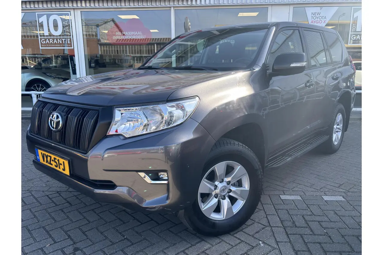 Toyota Land Cruiser 2.8 D-4D Challenger Van 2022, foto 1