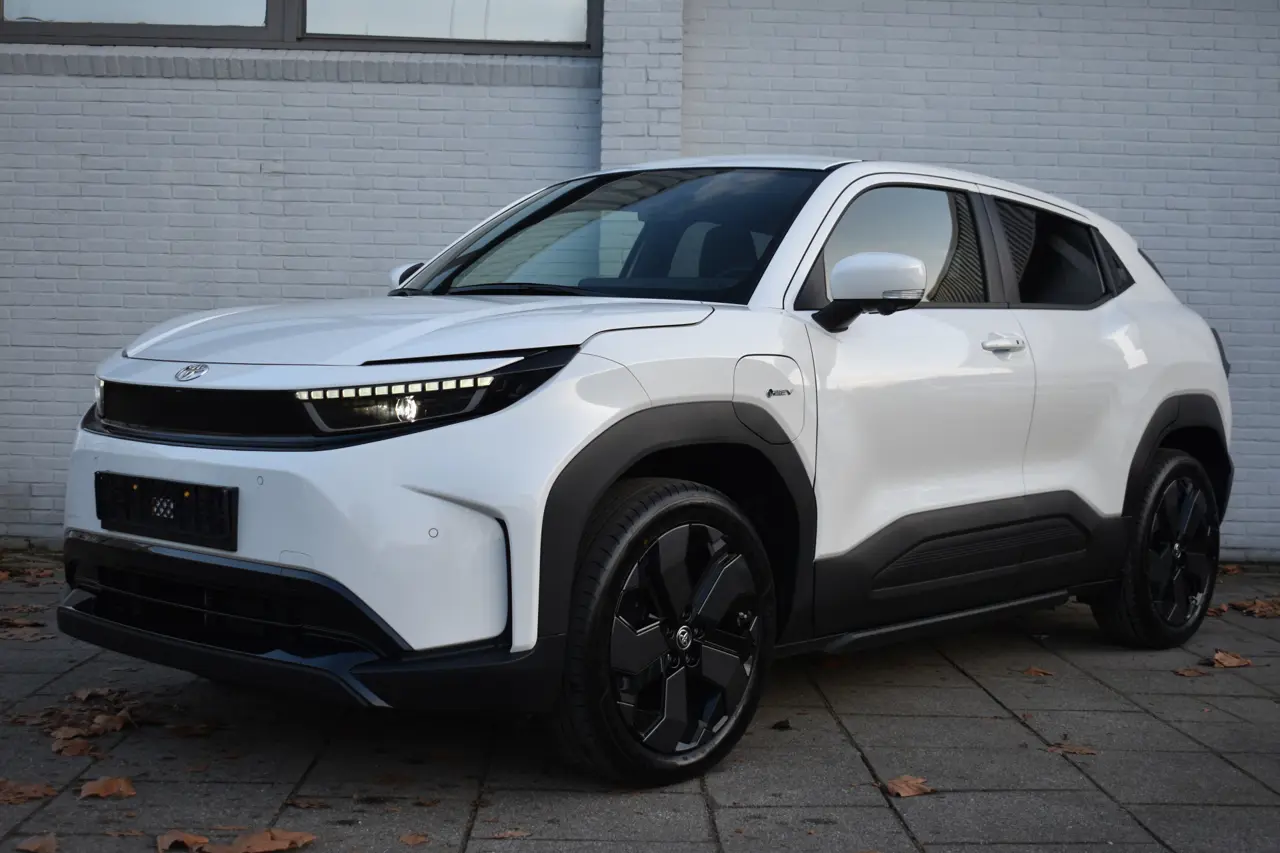 Toyota Urban Cruiser Executive 61 kWh Automaat 174Pk 2026, foto 1