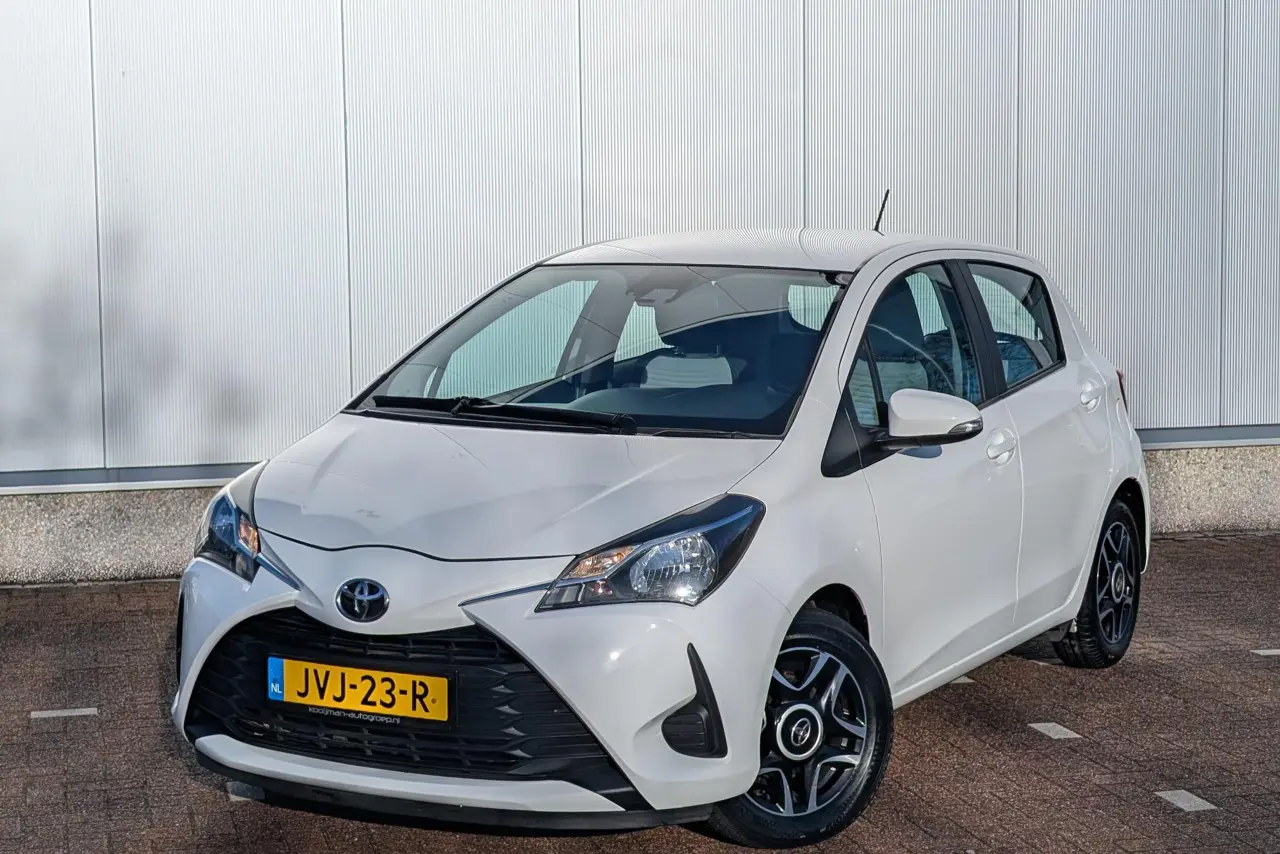 Toyota Yaris 1.5 VVT-i Design Red 2020, foto 1