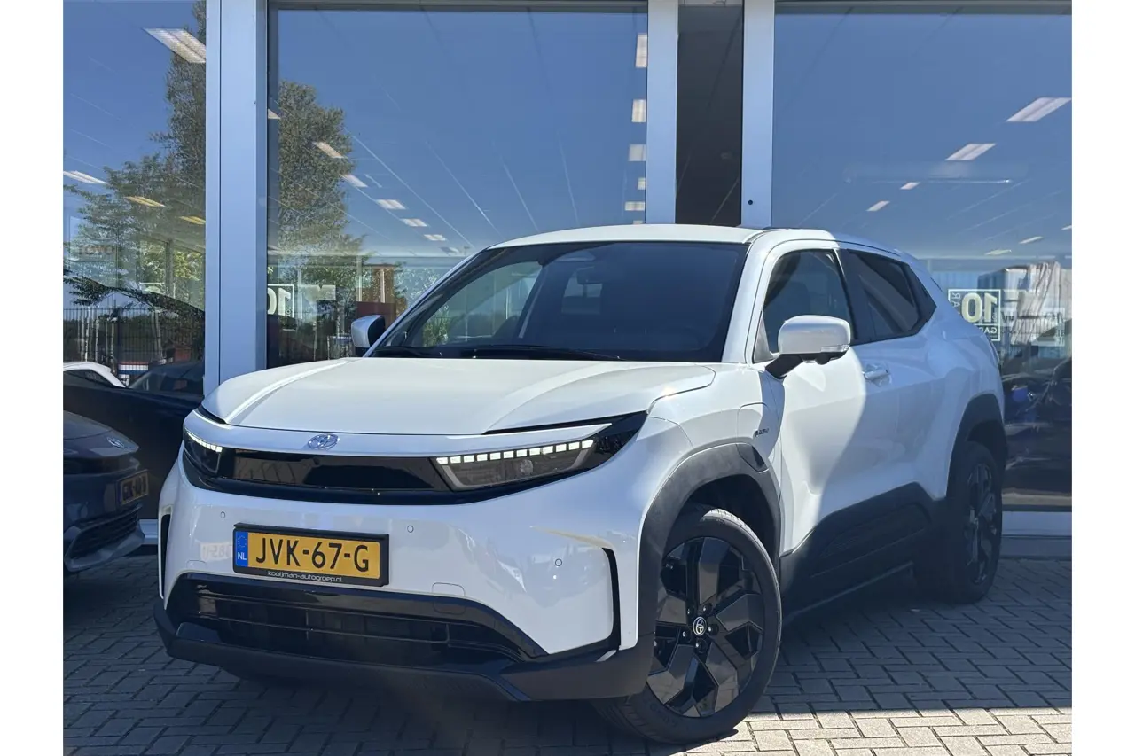 Toyota Urban Cruiser Executive 61 kWh 2026, foto 1