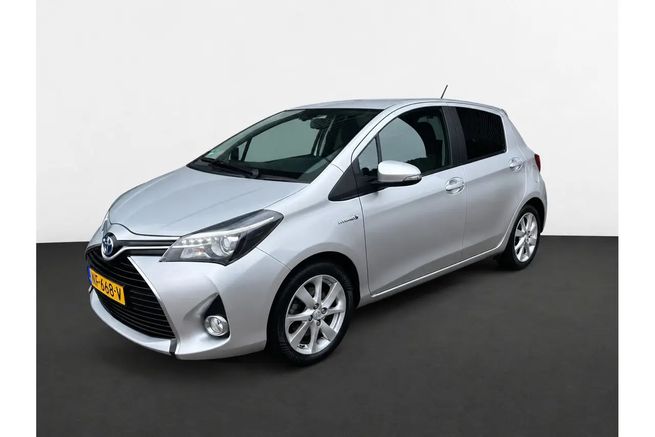 Toyota Yaris 1.5 Hybrid Dynamic 2015, foto 1